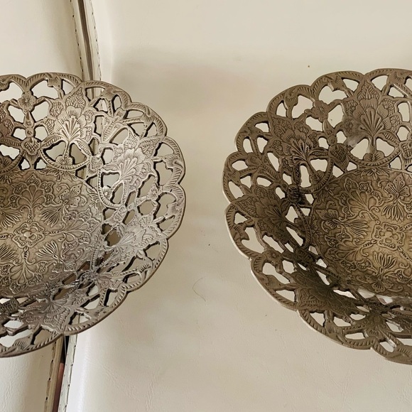2 silver color metal bowls - Picture 4 of 9